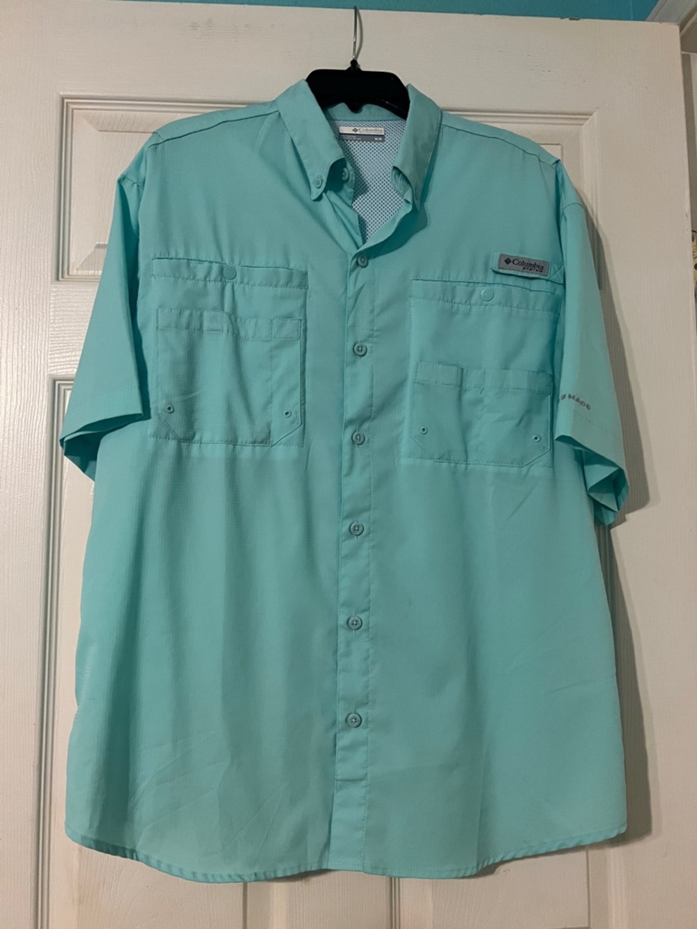 Columbia Men’s PFG Omni Shade Shirt. Size M. In great condition!